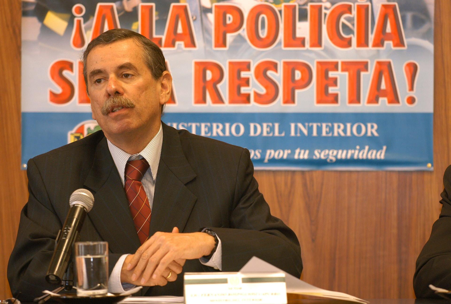 Fotografía de archivo del primer vicepresidente del Congreso y exministro del Interior de Perú, Fernando Rospigliosi, durante un acto público, en Lima (Perú). EFE/Sergio Urday