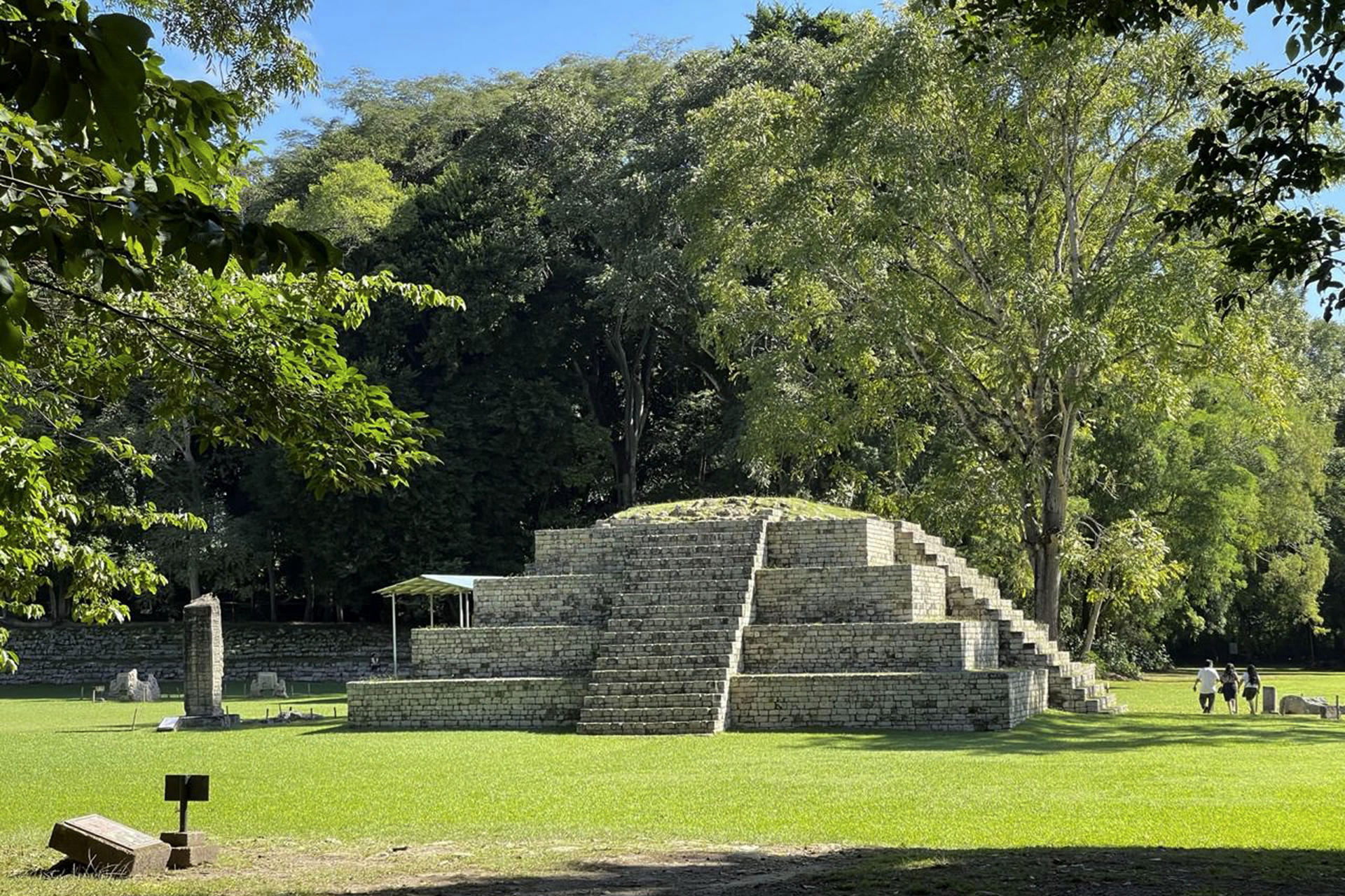 Fotografía del 2 de mayo 2025 que muestra las ruinas del parque arqueológico Copán Ruinas, en Copán (Honduras). EFE/Germán Reyes
