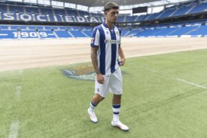 El defensa canario Javi López, cedido por la Real Sociedad al Real Oviedo. EFE/Juan Herrero