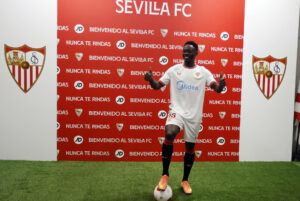 El delantero nigeriano del Sevilla Akor Adams. EFE/José Manuel Vidal