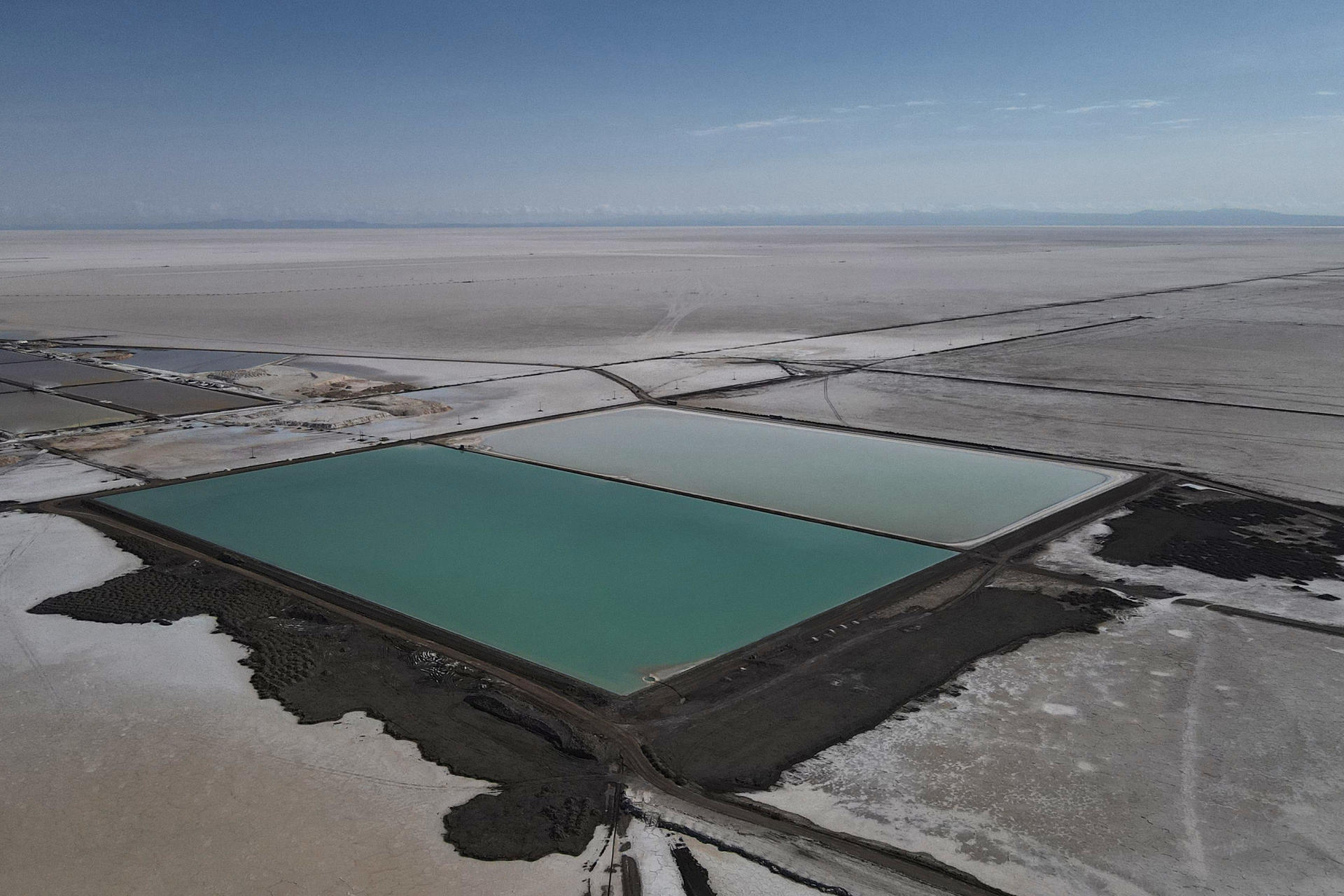 Fotografía de archivo del 15 de diciembre de 2023 que muestra una planta de litio en Colcha K (Bolivia). EFE/ Luis Gandarillas
