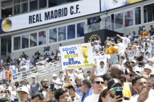 Fotografía de André Coelho, en la que puede verse en una imagen de archivo del 22 de junio de 2025 a hinchas del Real Madrid durante un partido del Mundial de Clubes en Estados Unidos. EFE