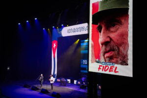 La agrupación cubana Buena Fe participa en el concierto Un Canto a Fidel este jueves, en el Teatro Teresa Carreño en Caracas (Venezuela). EFE/ Ronald Peña R