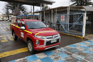 Un vehículo ingresa a las oficinas centrales de la División El Teniente este 2 de agosto de 2025, en Rancagua (Chile).EFE/ Elvis González