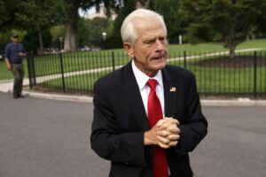 Foto de archivo de Peter Navarro, el consejero en materia comercial y manufacturera del presidente estadounidense Donald Trump. EFE/WILL OLIVER