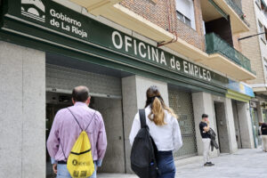 Imagen de archivo de una oficina de empleo en Logroño. EFE/ Raquel Manzanares