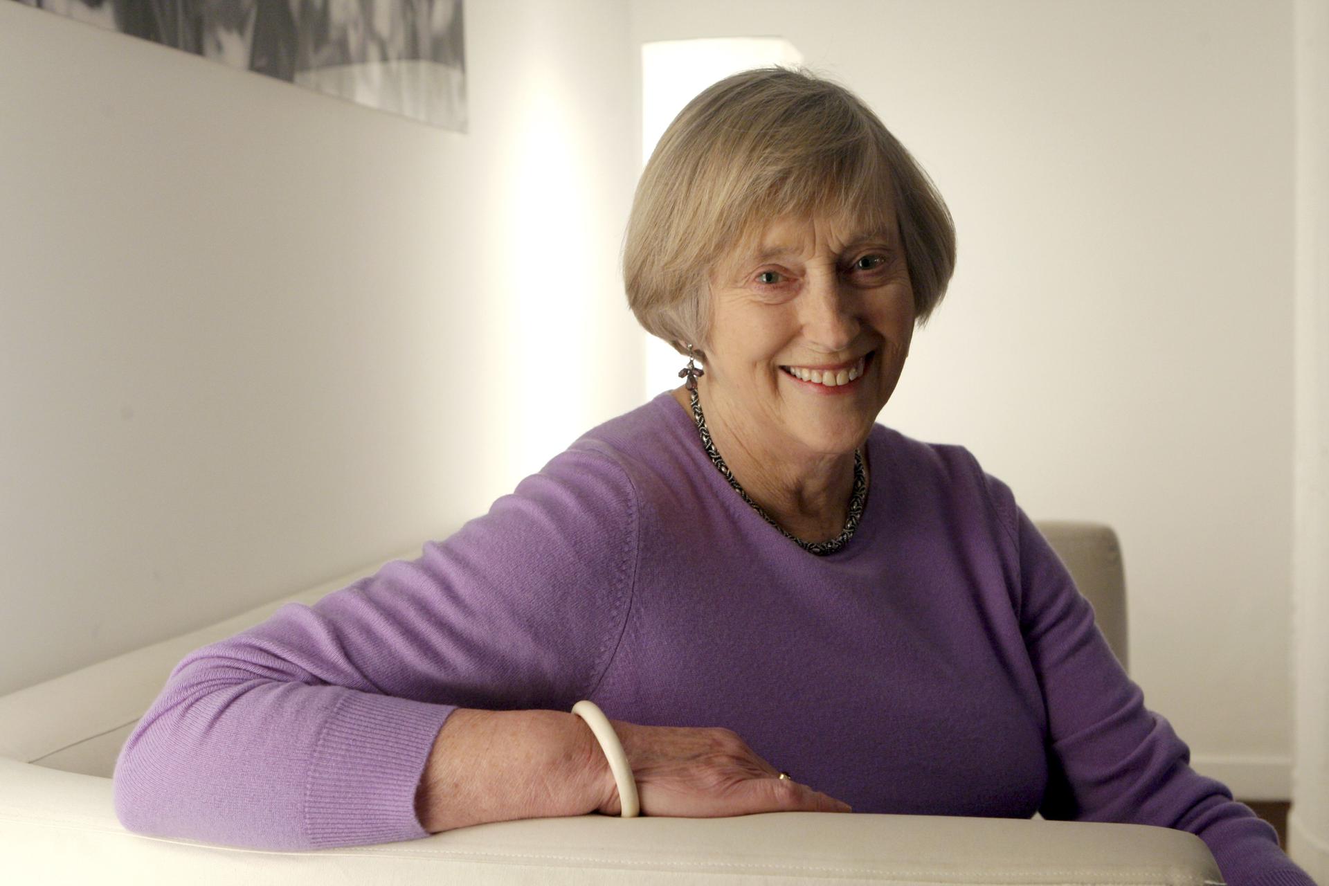 Foto archivo. Stella Rimington, la primera directora de la Unidad de Inteligencia Nacional británica (MI5). EFE/ANGEL DÍAZ
