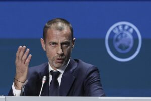 Fotografía de Miguel A. Lopes, en la que puede verse en una imagen de archivo del 5 de abril de 2023 al presidente de la UEFA, Aleksander Ceferin, durante una intervención. EFE