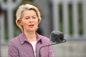 KRYNKI (Poland), 31/08/2025.- La presidenta de la Comisión Europea, Ursula Von der Leyen, se dirige a la prensa tras visitar la frontera entre Polonia y Bielorrusia. (Bielorrusia, Polonia) EFE/EPA/ARTUR RESZKO POLAND OUT