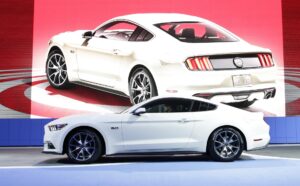 Foto de archivo de un modelo de edición limitada, el Ford Mustang GT. EFE/Jason Szenes