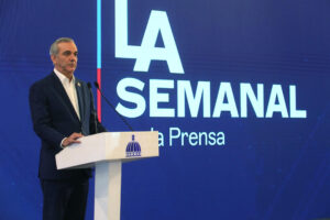 Fotografía de archivo del presidente de la República Dominicana, Luis Abinader, durante una rueda de prensa, en el Palacio Nacional de Santo Domingo (República Dominicana). EFE/Str