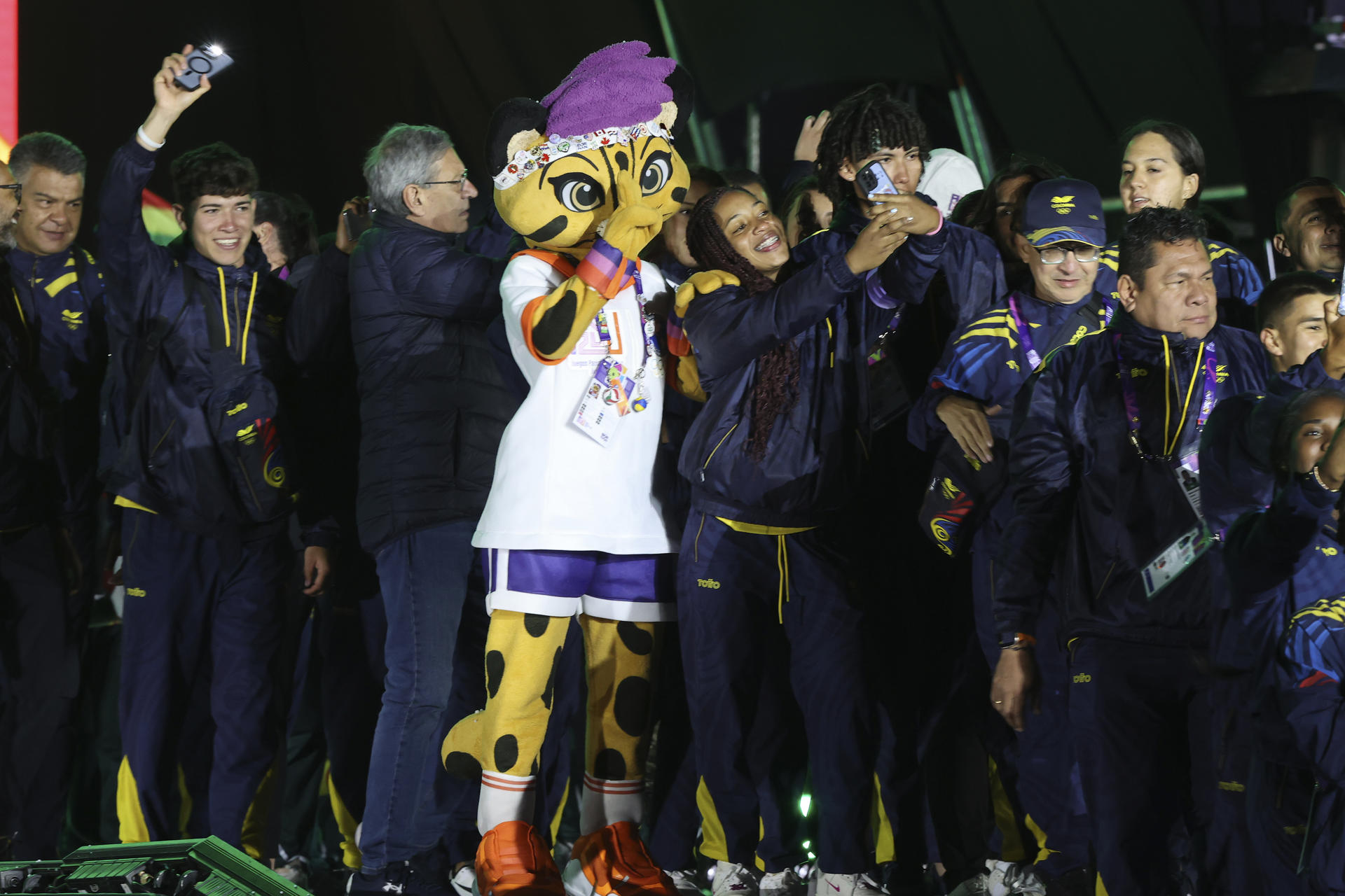 Atletas participan en la ceremonia de clausura de los II Juegos Panamericanos Junior ASU2025. EFE/Rodrigo Sepulveda