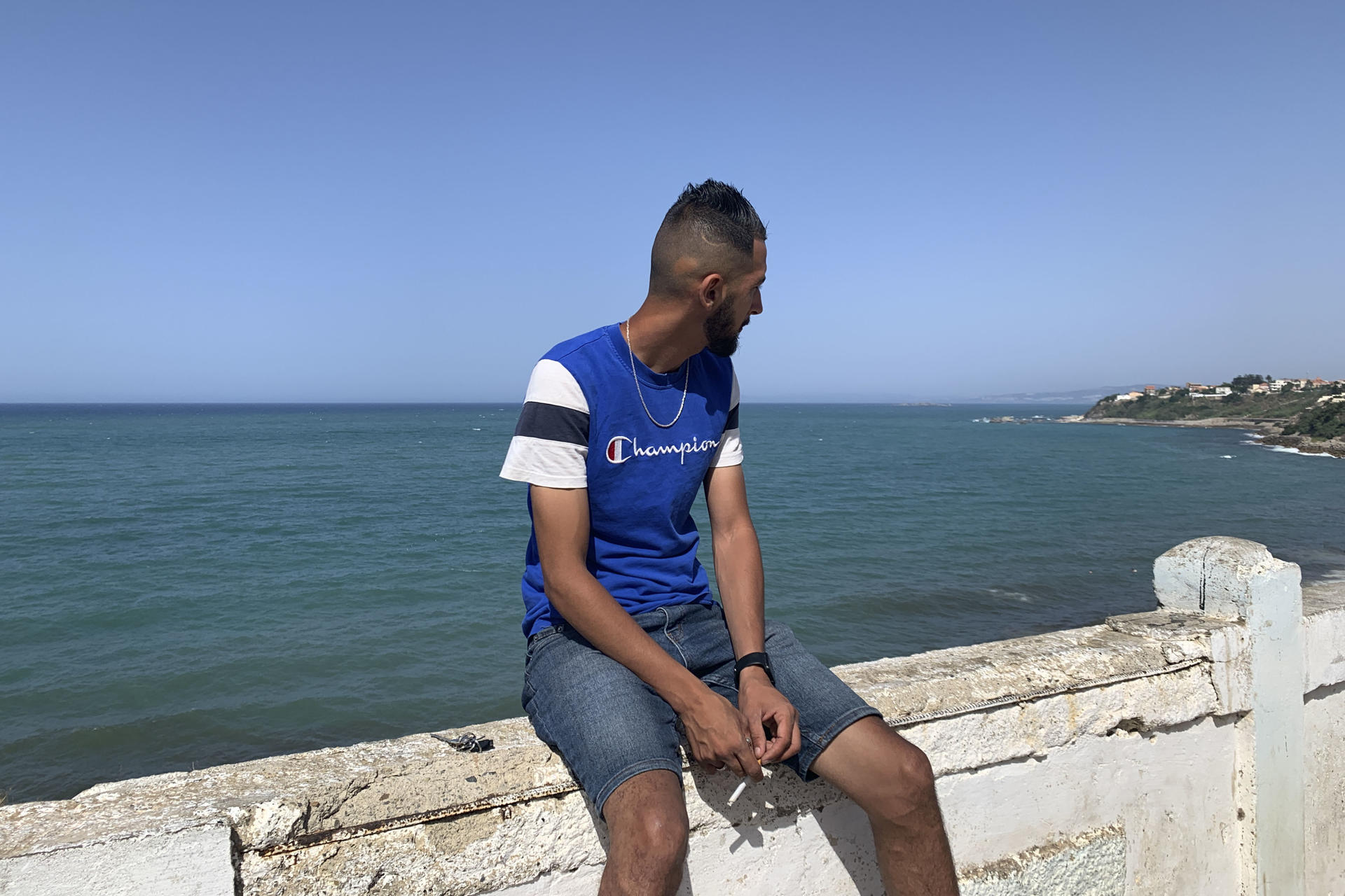 Rachidi, hermano de Adel, en una imagen en la costa de Palma de Mallorca.EFE/ Leila Zaimi
