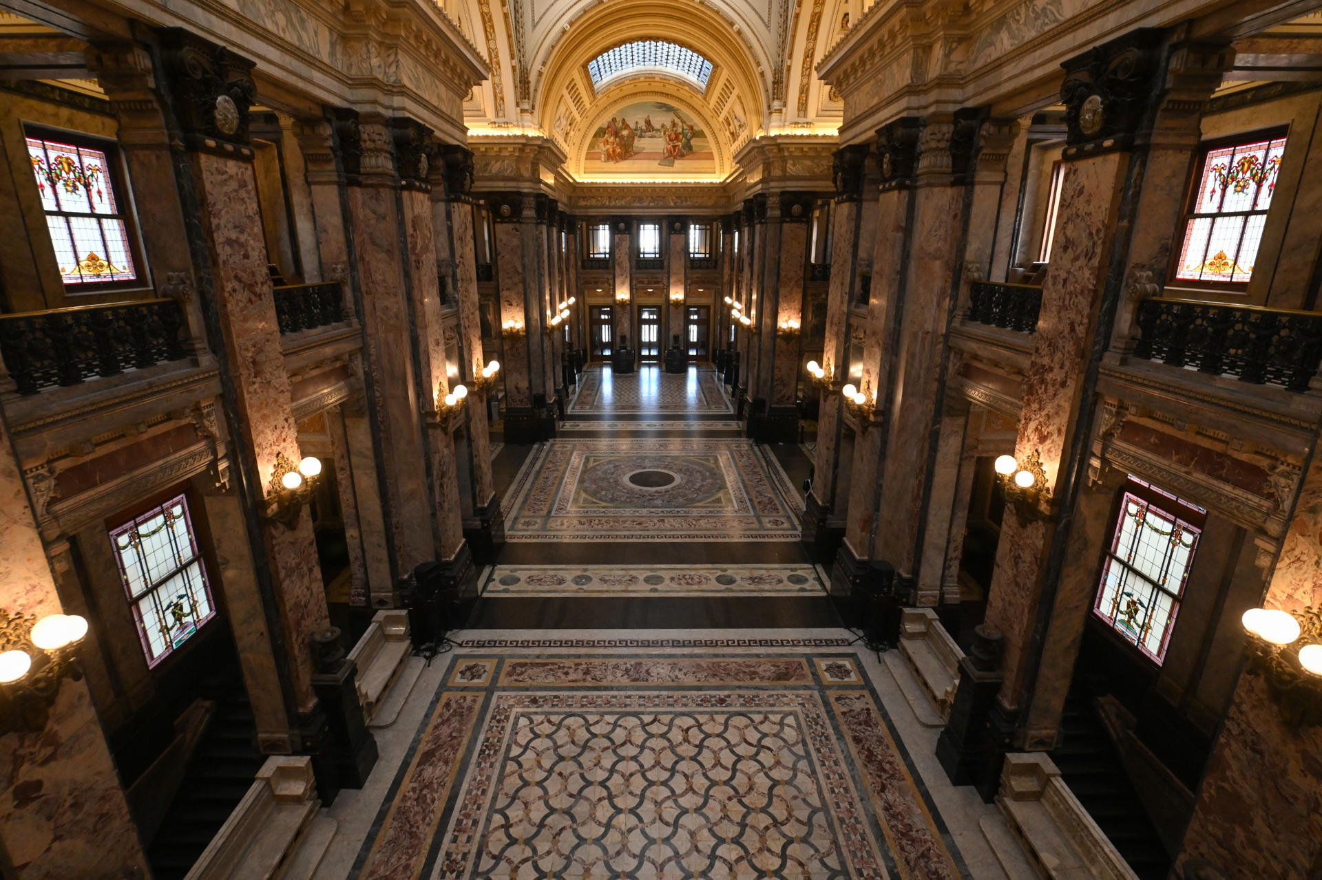Fotografía del Salón de los Pasos Perdidos en el Palacio Legislativo en Montevideo (Uruguay). EFE/ Federico Gutierrez
