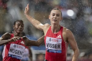 La neelandesa Nadine Visser of Netherlandsen la prueba de los 100m valla en la 50 edición de la Diamond League Athletissima athletics en Lausana, Suiza. EFE/EPA/LAURENT GILLIERON