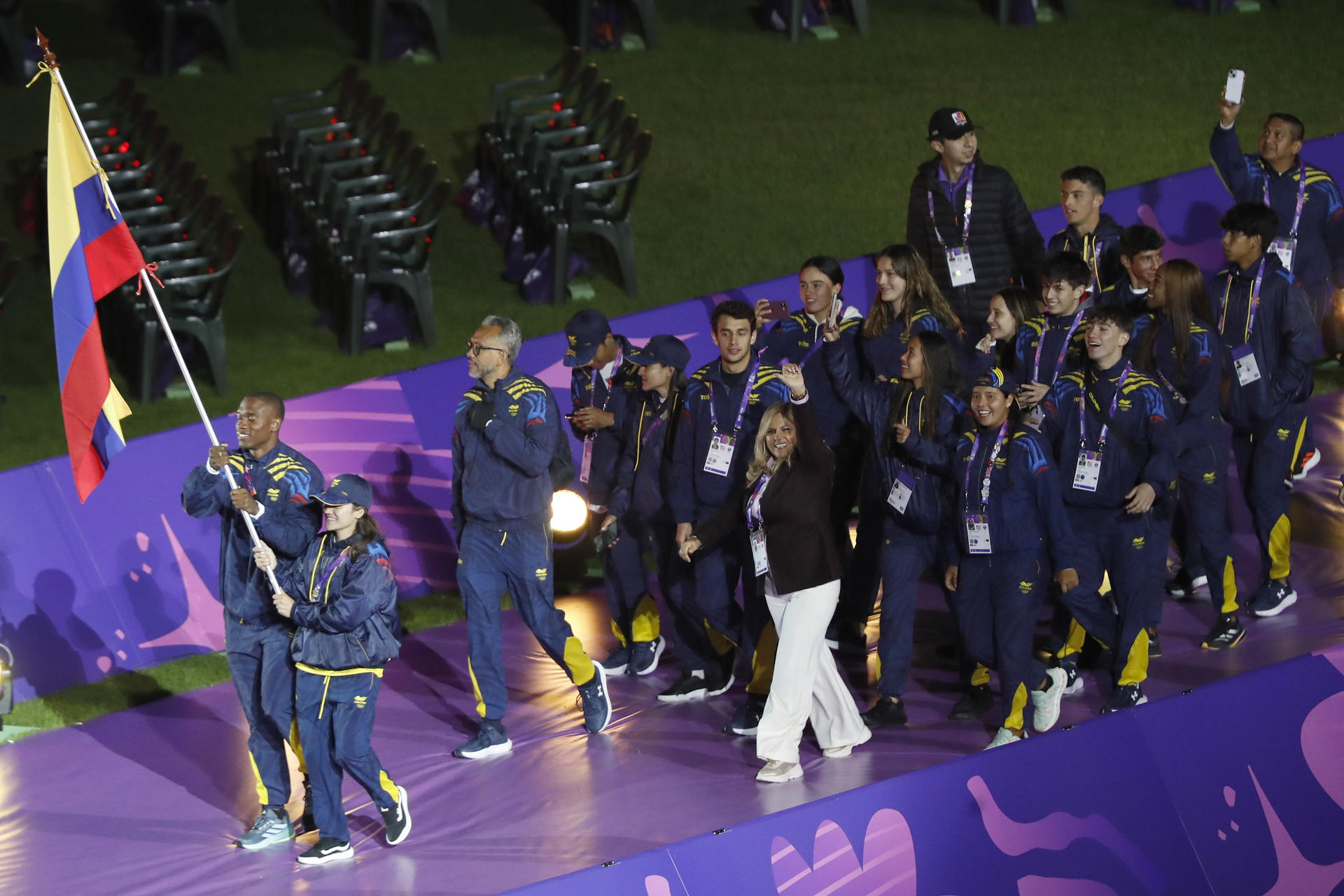 Integrantes de la delegación de Colombia, desfilan en la ceremonia de inauguración de los II Juegos Panamericanos Junior ASU 2025. EFE/Juan Pablo Pino