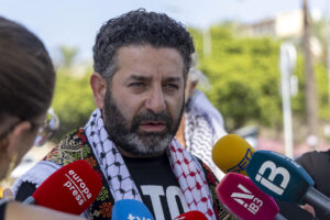 - El coordinador de la Global Sumud Flotilla, Saif Abukeshek, participante de la Global March To Gaza. EFE/Cati Cladera