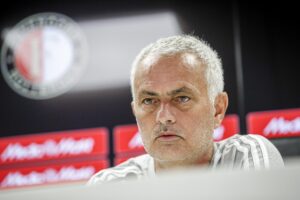 El entrenador del Fenerbahce, el portugués Jose Mourinho, durante la rueda de prensa de este martes en Rotterdam, previa al partido contra el Feyenoord en la ronda de clasificación de la Liga de Campeones. EFE/BART STOUTJESDIJK