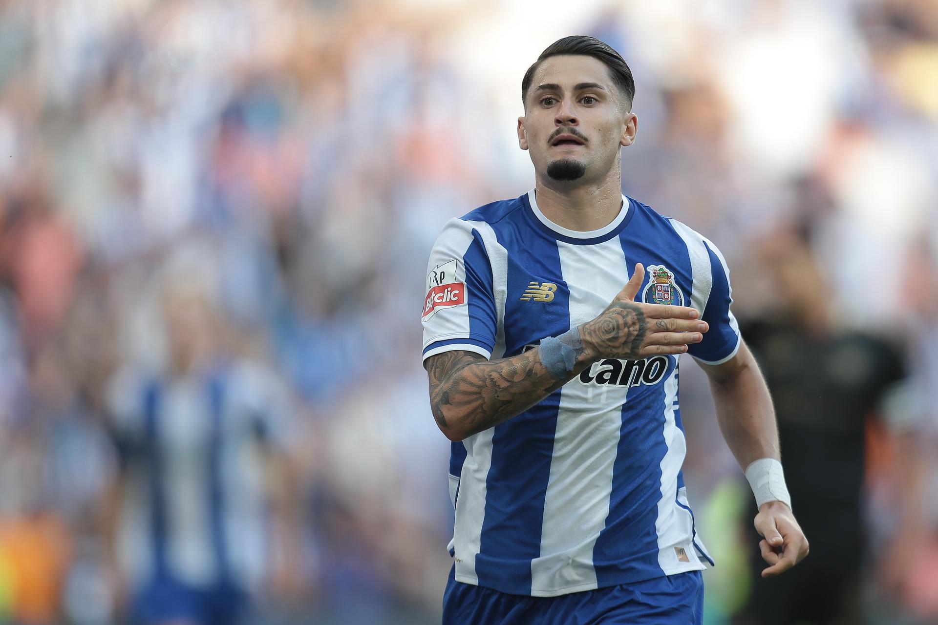 El jugador del FC Porto Borja Sainz celebra el 1-0 durante el partido de la Liga Portugal que han jugado FC Porto y Casa Pia held en Dragao Stadium de Oporto, Portugal. EFE/EPA/MANUEL FERNANDO ARAUJO