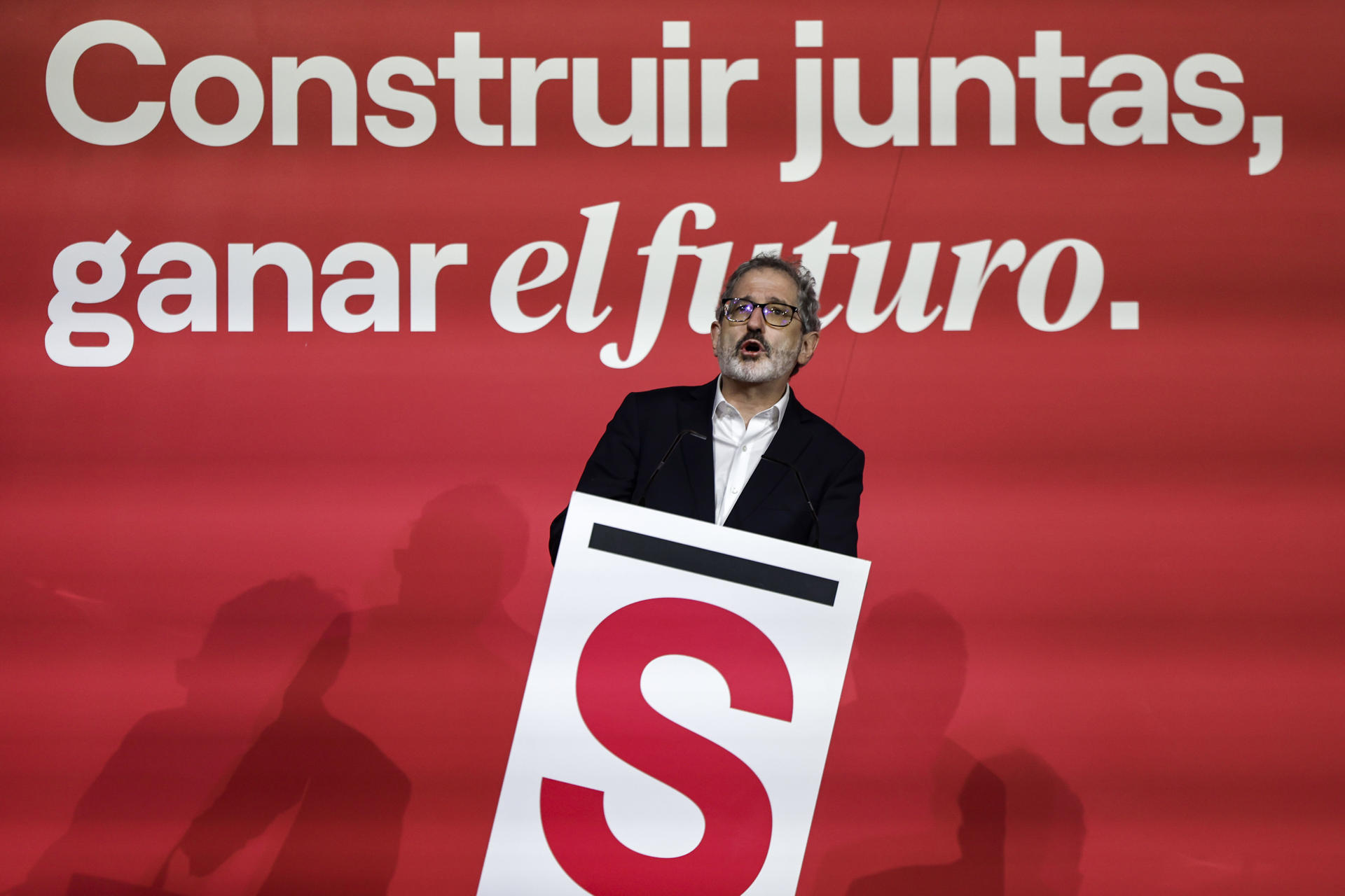 Imagen de archivo (30/03/2025) de Carlos Martín durante la clausura de la Asamblea general del partido en Madrid. EFE/Sergio Pérez