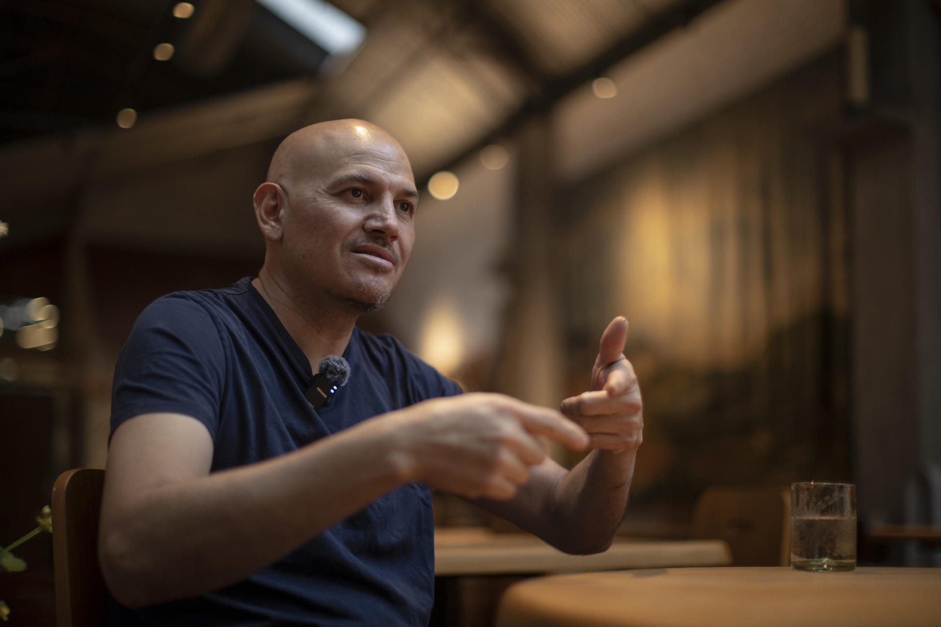 El chef mexicano Eduardo García, habla durante una entrevista con EFE este martes, en Ciudad de México (México). EFE/ Isaac Esquivel
