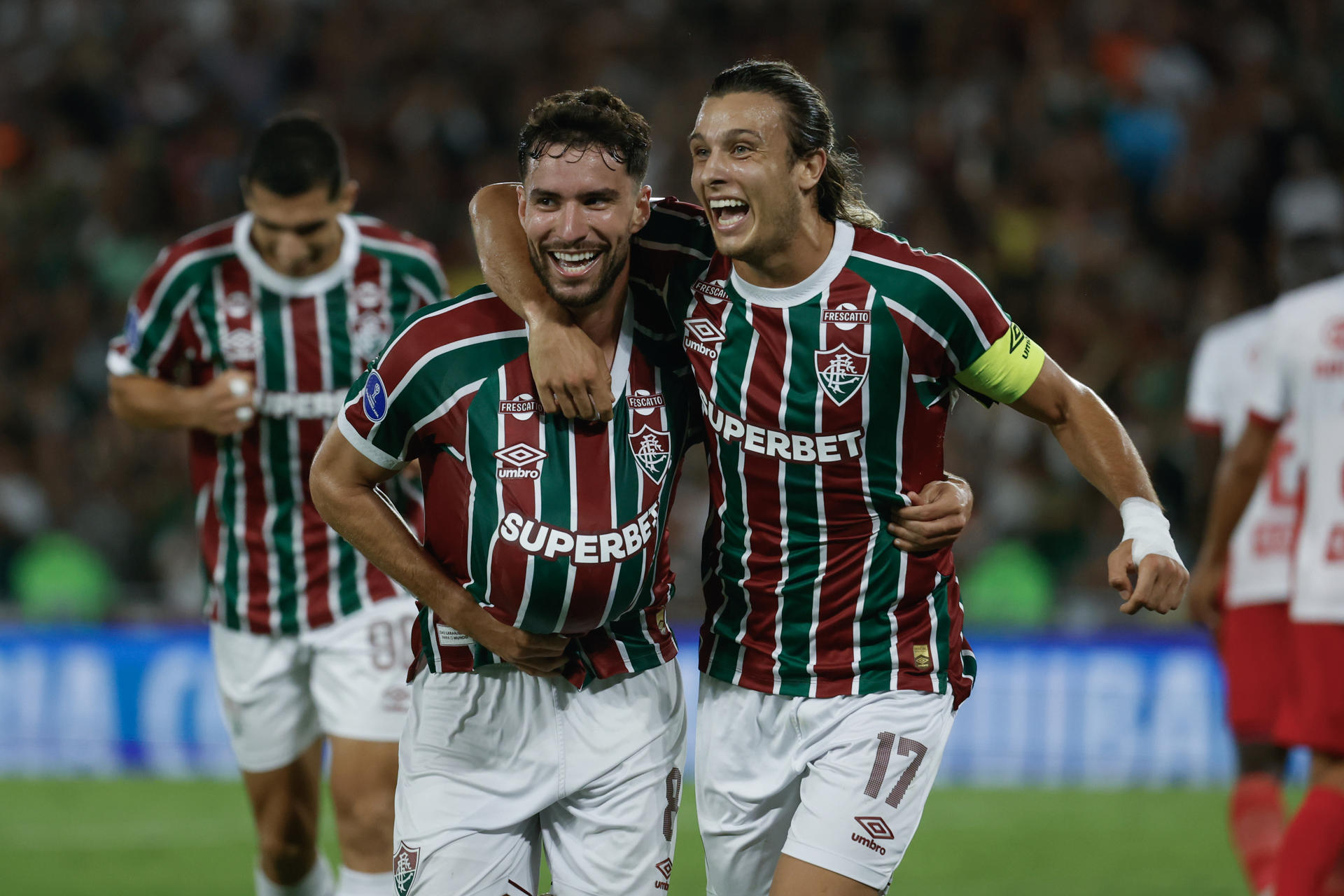 Martinelli (c) de Fluminense celebra su gol este martes, en un partido de los octavos de final de la Copa Sudamericana. EFE/ Antonio Lacerda
