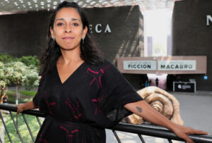 La directora del documental 'Formas de atravesar un territorio', Gabriela Domínguez, posa en una entrevista con EFE este viernes, en la Ciudad de México (México). EFE/ Mario Guzmán