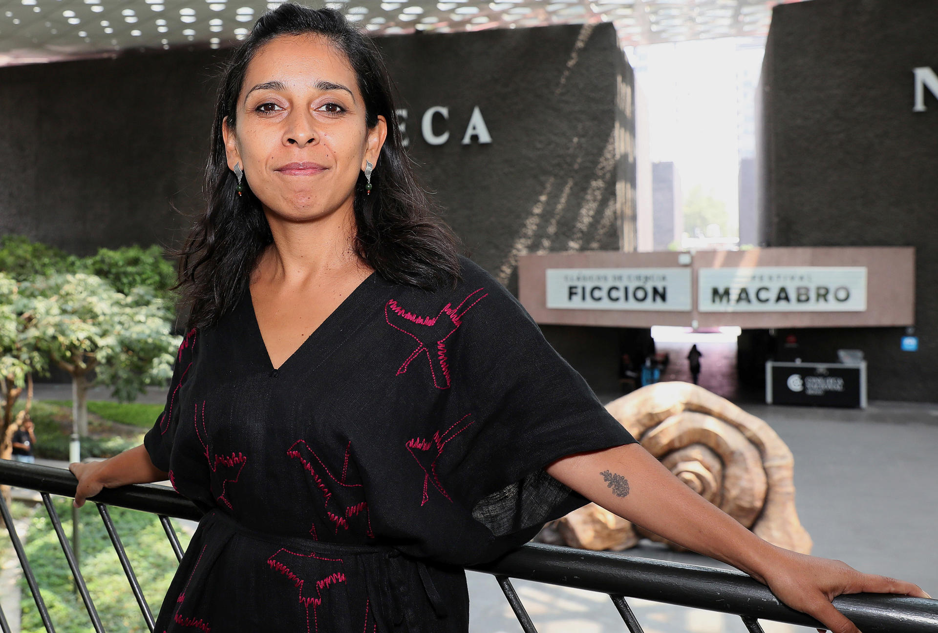La directora del documental 'Formas de atravesar un territorio', Gabriela Domínguez, posa en una entrevista con EFE este viernes, en la Ciudad de México (México). EFE/ Mario Guzmán
