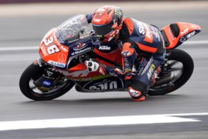 El piloto español Ángel Piqueras, de MSi, en acción durante la sesión de clasificación de Moto3 en el Gran Premio de Motociclismo de Gran Bretaña, celebrado en el circuito de Silverstone, en Towcester (Reino Unido), el 24 de mayo de 2025. Foto de archivo de: TIM KEETON/EFE/EPA