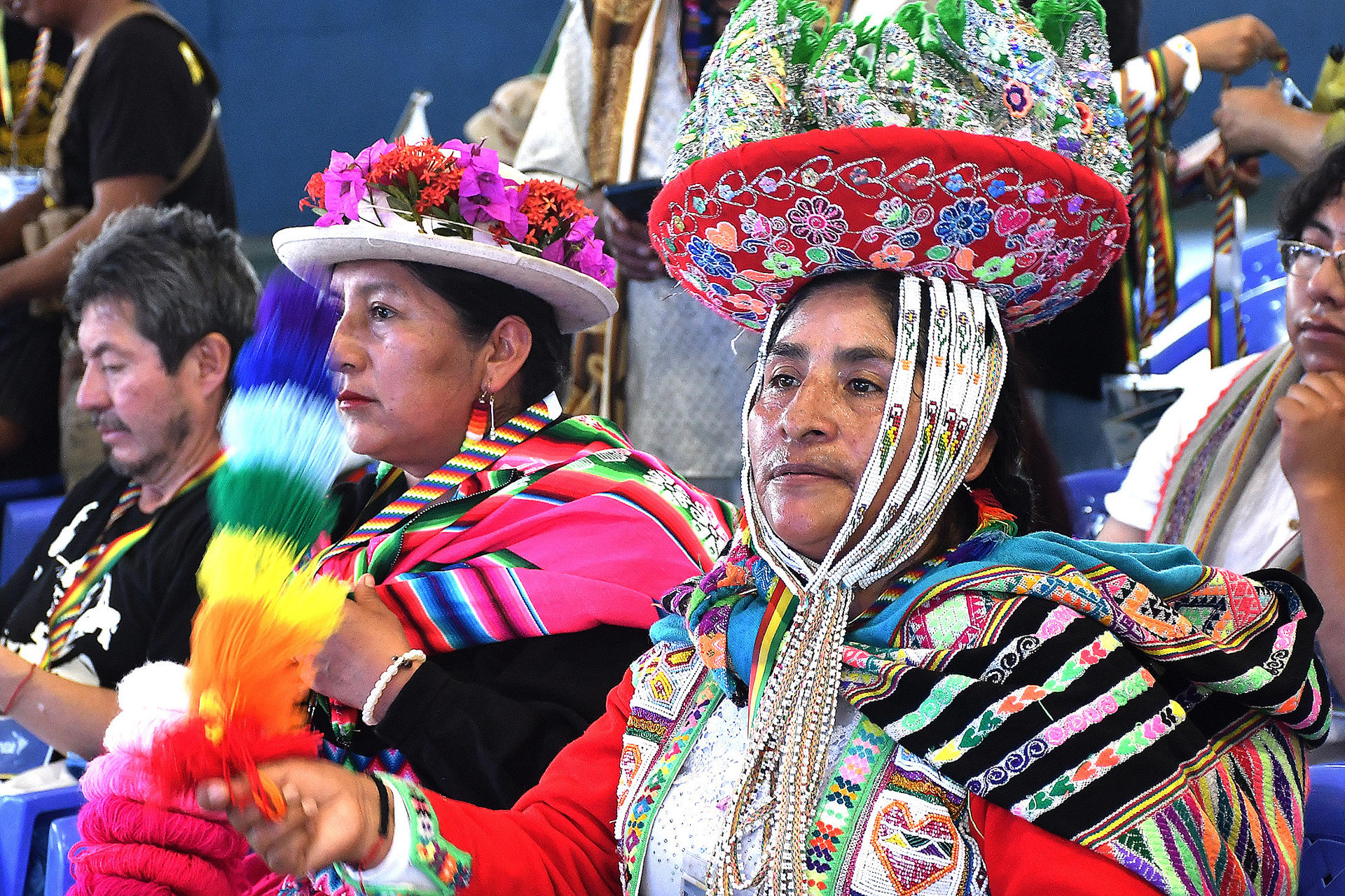Indígenas simpatizantes del expresidente de Bolivia Evo Morales participan en un evento con el exmandatario y delegaciones del Runasur este sábado, en Ivirgarzama (Bolivia). EFE/ Jorge Abrego
