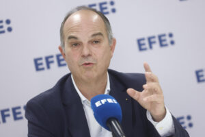 El secretario general de JxCat, Jordi Turull, ha avisado al PSOE de que Junts tomará una decisión "estructural" sobre el futuro de la legislatura ya que consideran que los resultados del acuerdo para la investidura de Pedro Sánchez "no están siendo los esperados" tras dos años de su rúbrica. En la imagen Jordi Turull durante la entrevista con EFE.EFE/ Quique García