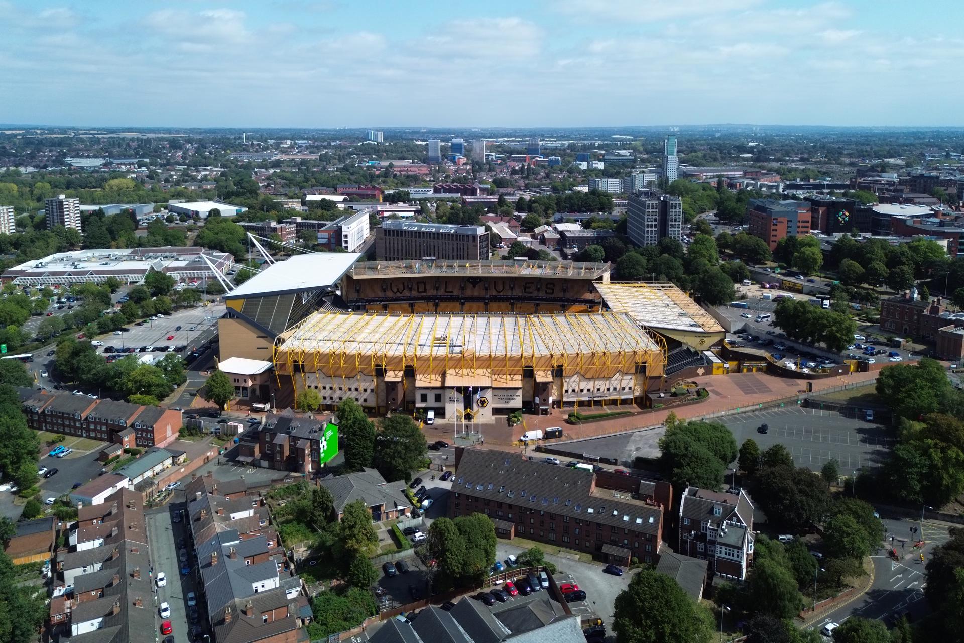 Vista desde un dron desde elf Molineux stadium antes del Wolverhampton Wanderers - Manchester City en Wolverhampton, Reino Unido. EFE/EPA/ADAM VAUGHAN
