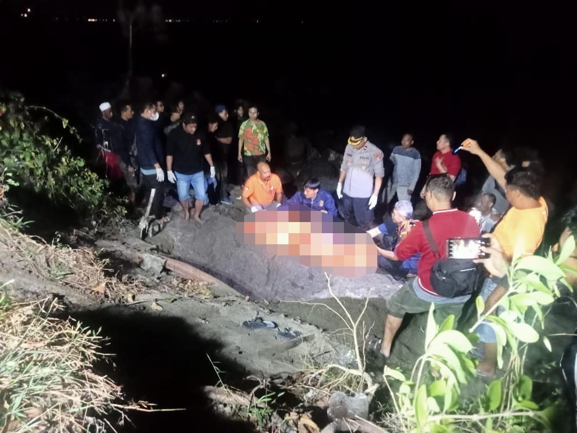 YAKARTA (INDONESIA), 30/08/2025.- La Policía de la isla indonesia de Lombok ha hallado en una playa de Lombok el cuerpo sin vida de la ferrolana Matilde Muñoz, desaparecida desde hace dos meses en la isla. La Policía indonesia aseguró que ha detenido a dos hombres que han confesado haber planeado el asesinato de Matilde Muñoz. EFE/Policía de West Lombok -SOLO USO EDITORIAL/SOLO DISPONIBLE PARA ILUSTRAR LA NOTICIA QUE ACOMPAÑA (CRÉDITO OBLIGATORIO)-