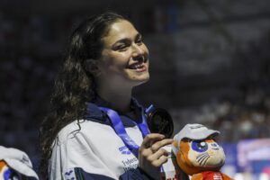 Fotografía de Rungroj Yongrit, en la que puede verse en una imagen de archivo del pasado 3 de agosto a la nadadora italiana Benedetta Pilato, durante los Mundiales de Singapur. EFE