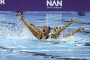 Hyeonseo Ryou y Ana Maria Camero, de Estados Unidos, ganaron el bronce en la natación artística duetos rutina libre, en los II Juegos Panamericanos Junior. EFE/Rodrigo Sepúlveda