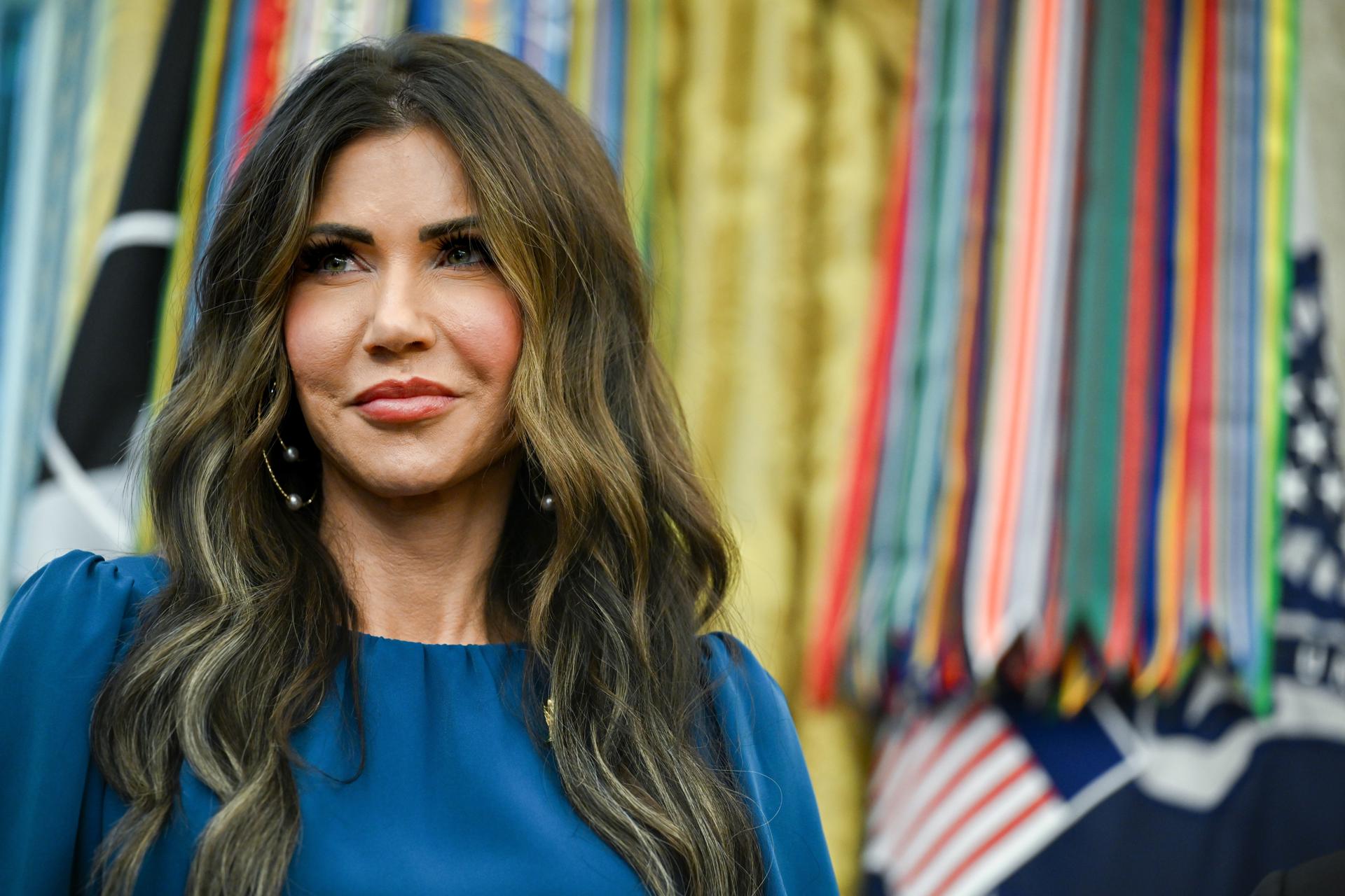 La secretaria de Seguridad Nacional de Estados Unidos, Kristi Noem, durante un acto en la Casa Blanca sobre la Copa Mundial de la FIFA 2026, este 22 de agosto de 2025. EFE/Annabelle Gordon/Pool