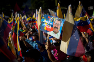 Cientos de personas fueron captadas este lunes, 11 de agosto, durante una marcha en apoyo al presidente de Venezuela, Nicolás Maduro, en Caracas (Venezuela). EFE/Miguel Gutiérrez