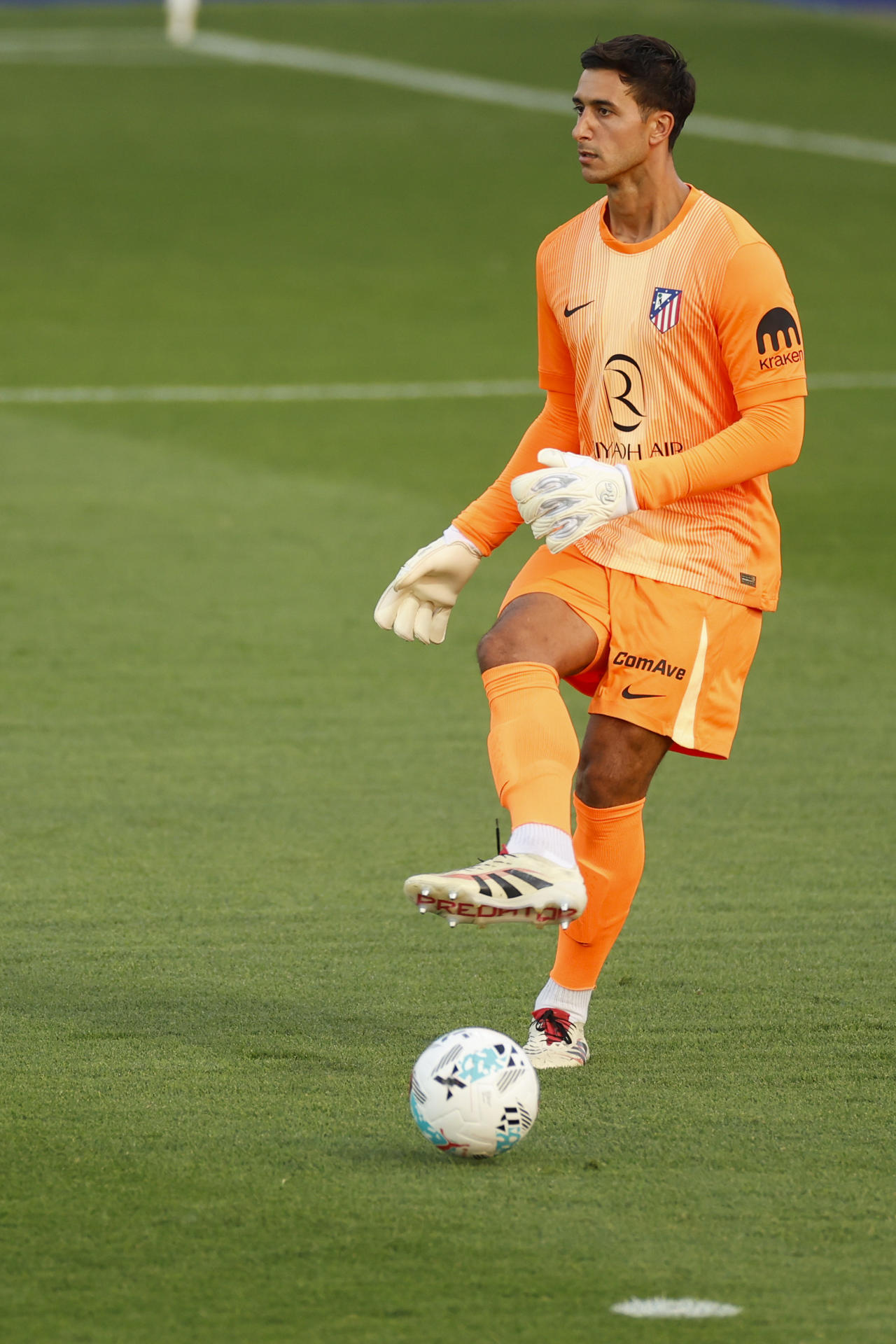 El guardameta argentino del Atlético de Madrid Juan Musso durante el partido amistoso que Atlético de Madrid y Rayo Vallecano jugaron este miércoles en Majadahonda, Madrid. EFE/Mariscal