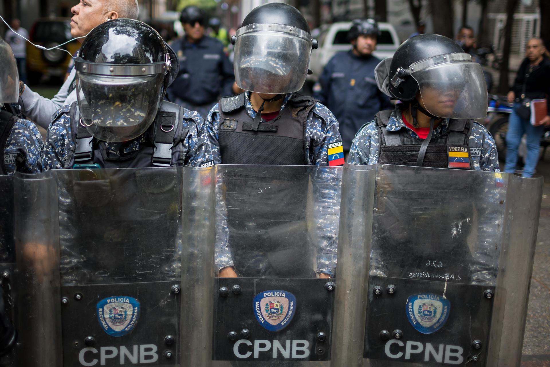 Fotografía de archivo de miembros del Cuerpo de Policía Nacional Bolivariana de Venezuela. EFE/ Miguel Gutiérrez