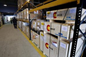 Imagen de archivo de un envío de Cruz Roja a Gaza desde Las Palmas de Gran Canaria de 13 toneladas de ayuda humanitaria. EFE/Ángel Medina G.