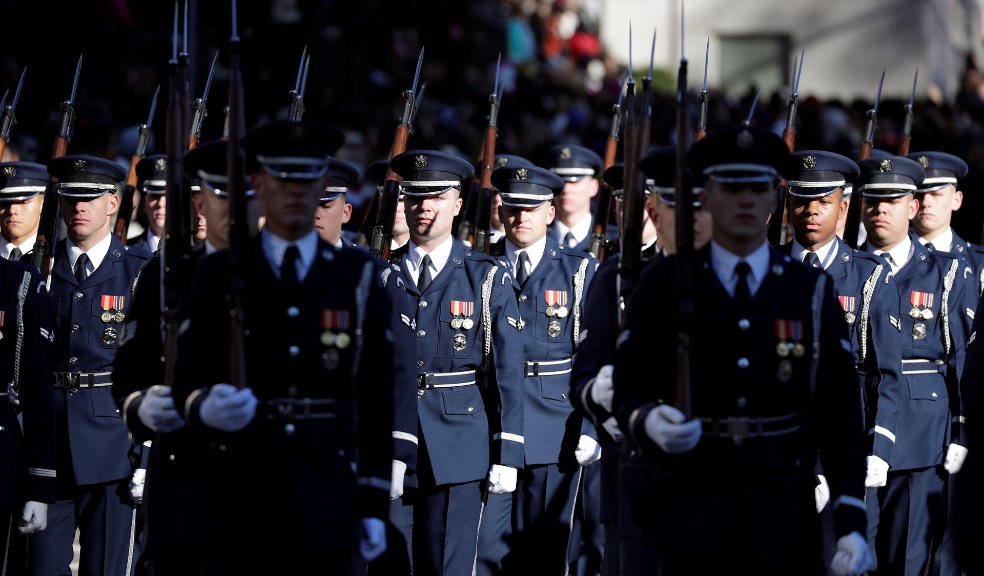 Fotografía de archivo de un desfile de miembros de la Fuerza Aérea de los Estados Unidos, en Nueva York (NY, EE.UU.). EFE/Jason Szenes