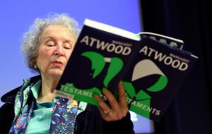 Imagen de archivo de la escritora canadiense Margaret Atwood. EFE/EPA/Facundo Arrizabalaga