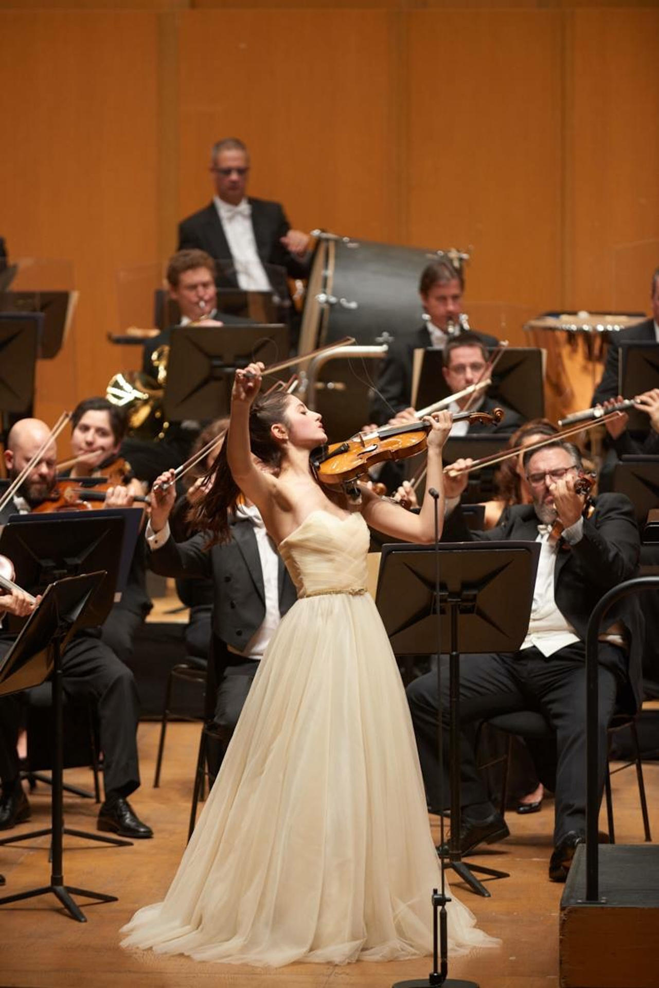 - La violinista española María Dueñas debuta en el Festival Internacional de Edimburgo junto al pianista ruso Alexander Malofeev, en una edición marcada por la proyección global del certamen y la presencia creciente de artistas hispanoamericanos. "Es una alegría muy grande y un honor", dijo a EFE la granadina de 22 años antes de su ensayo en The Queen’s Hall, en Edimburgo.EFE/ Pablo Rodríguez OSG SOLO USO EDITORIAL SOLO DISPONIBLE PARA ILUSTRAR LA NOTICIA QUE ACOMPAÑA (CRÉDITO OBLIGATORIO)
