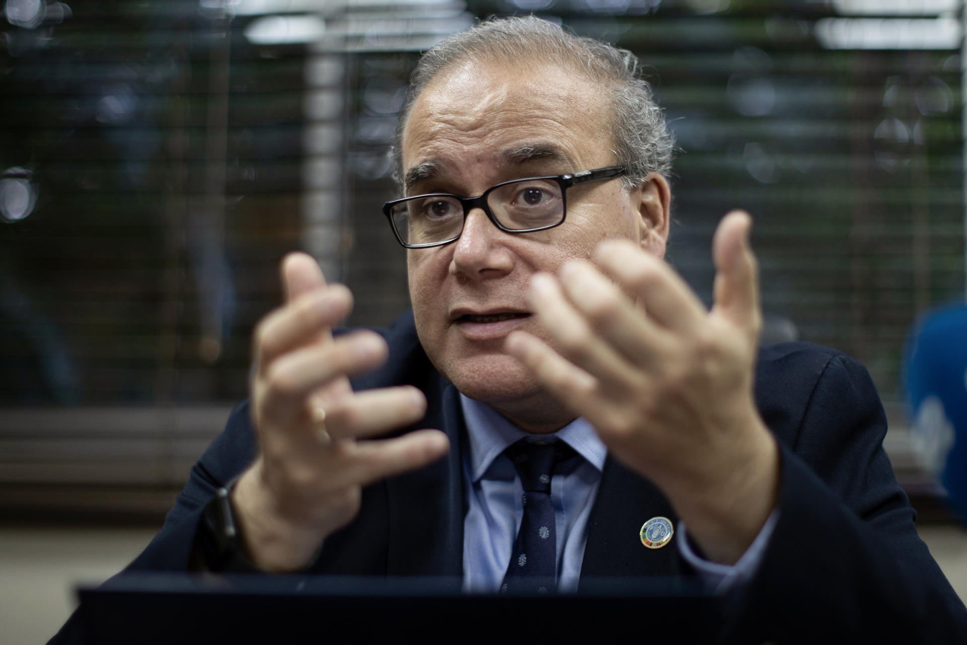 El economista jefe de la Organización de las Naciones Unidas para la Alimentación y la Agricultura (FAO), Máximo Torero, habla en entrevista con EFE este jueves, en Santo Domingo (República Dominicana). EFE/ Orlando Barría