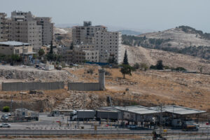 Punto de control que limita el acceso desde el sur de Cisjordania hacia Jerusalén. EFE/ Magda Gibelli