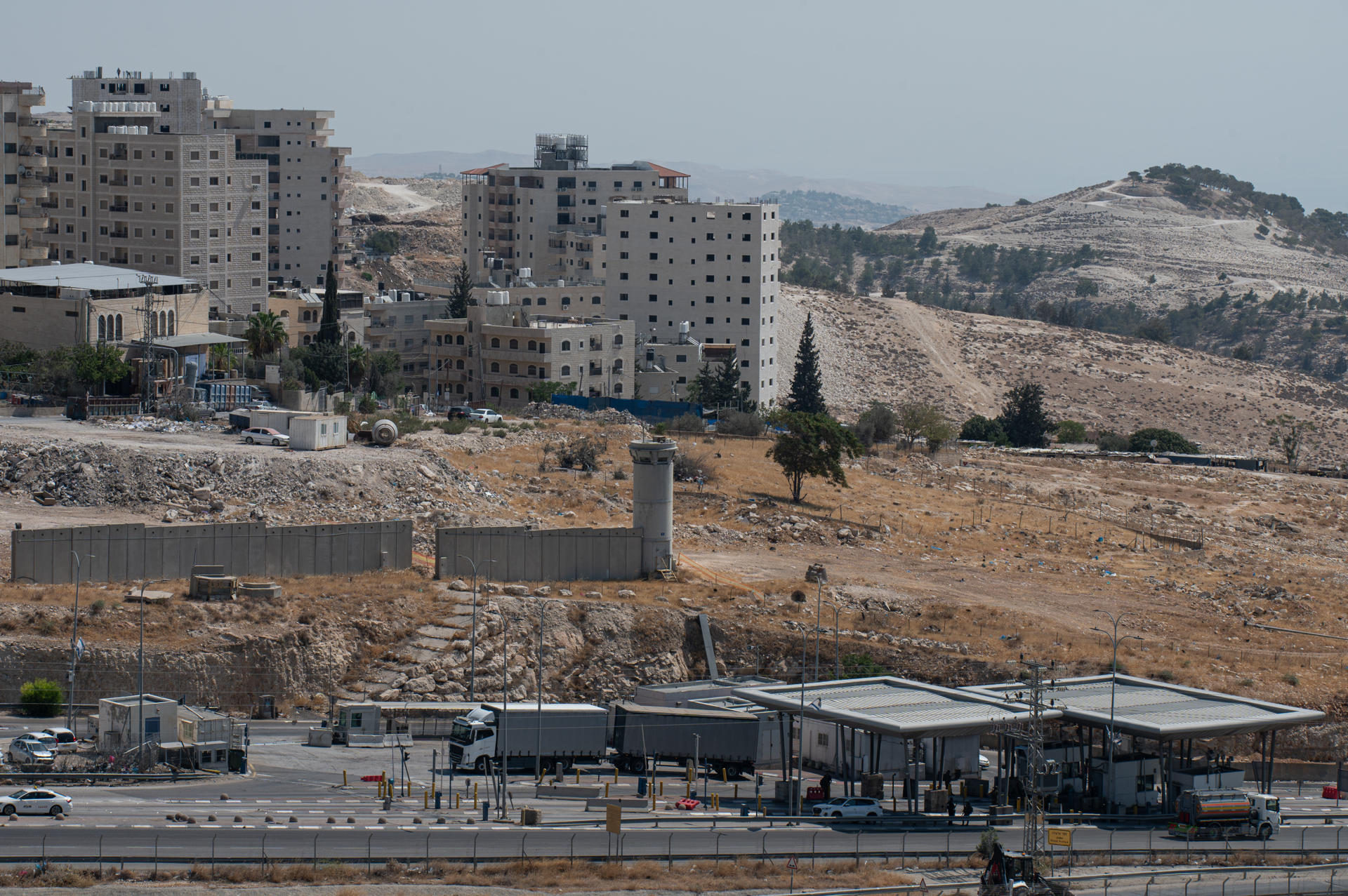 Punto de control que limita el acceso desde el sur de Cisjordania hacia Jerusalén. EFE/ Magda Gibelli