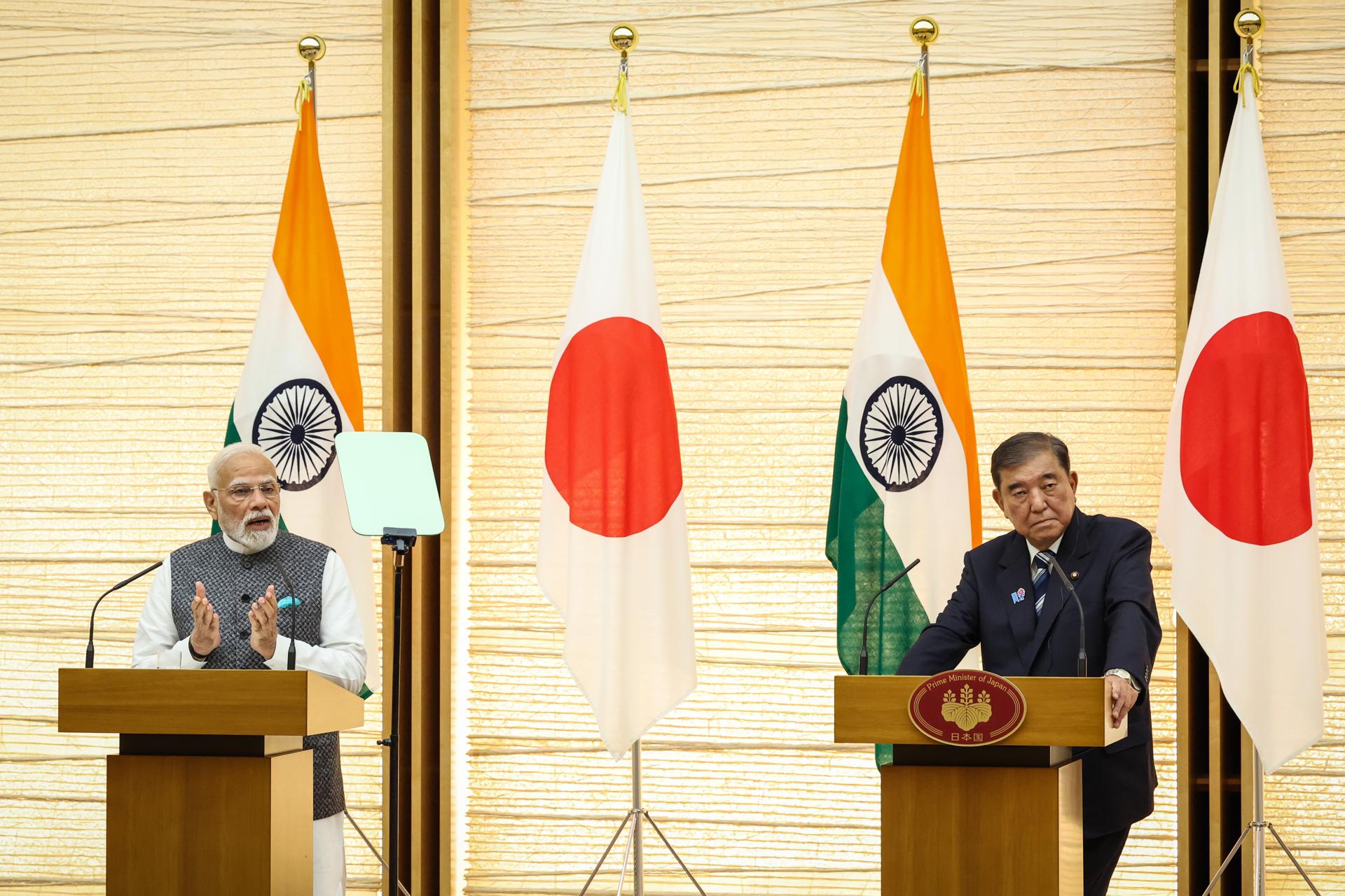 El primer ministro de la India, Narendra Modi (izq.), y el primer ministro de Japón, Shigeru Ishiba (der.), asisten a una conferencia de prensa conjunta en Tokio, Japón, el 29 de agosto de 2025. Modi se encuentra de visita diplomática en Japón. (Japón, Tokio)EFE/EPA/TAKASHI AOYAMA / POOL
