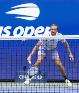 Fotografía tomada el 19 de agosto al ruso Daniil Medvedev, quien fue multado este miércoles con 42.500 dólares por su mañl comportamiento durante su partido de primera ronda del Abierto de Estados Unidos en el que fue eliminado por el francés Benjamin Bonzi.
FLUSHING MEADOWS (United States), 19/08/2025.- Mirra Andreeva (R) of Russia ducks as teammate Daniil Medvedev (L) of Russia serves to Novak Djokovic and Olga Danilovic of Serbia in their mixed doubles match during the US Open Tennis Championships at the USTA Billie Jean King National Tennis Center in Flushing Meadows, New York, USA, 19 August 2025. (Tenis, Rusia, Nueva York) EFE/EPA/JUSTIN LANE