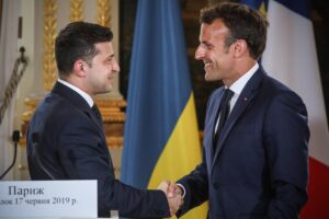 Foto archivo. El presidente francés, Emmanuel Macron (d), y su homólogo ucraniano, Vladímir Zelenski (i), EFE/ Ludovic Marin PROHIBIDO SU USO A MAXPPP **POOL**[PROHIBIDO SU USO A MAXPPP **POOL**]