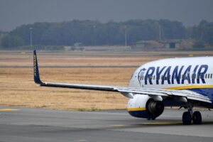 Imagen de archivo de un avión de Ryanair. EFE/ Sascha Steinbach